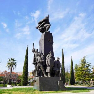 vlore-sheshi-flamurit-1 The statue of independence in Vlore's Flag Square